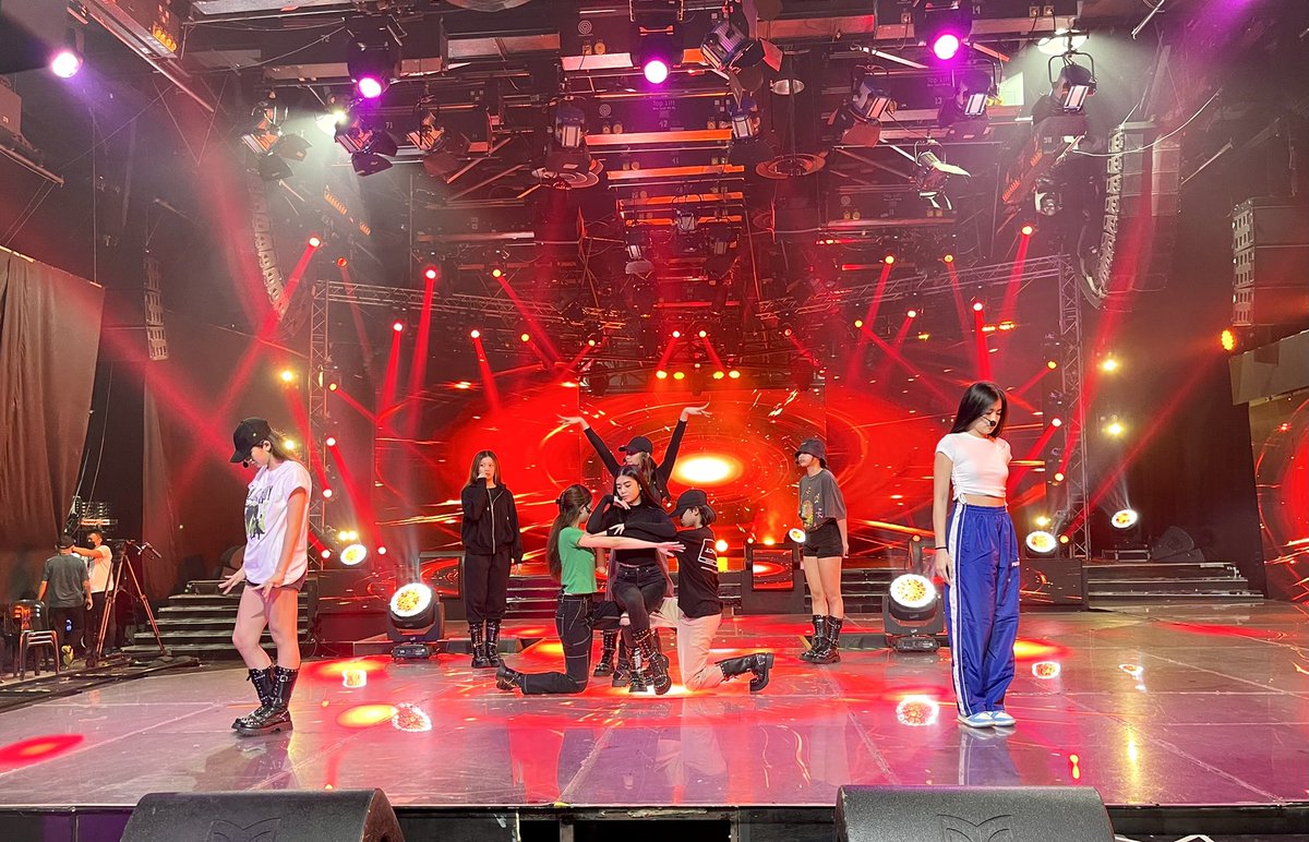 #BINI : <a href="/bini_members/">BINI_MEMBERS</a>’ stage blocking for #ASAPmusicFest 👀

Complete your FEEL GOOD Sunday experience with our best girls’ album launch on <a href="/ASAPOfficial/">ASAP</a> stage and extended kulitan bonding on #iWantASAP! 

Show starts at 11:45am! Kita-kits! 🤗🎙🎶