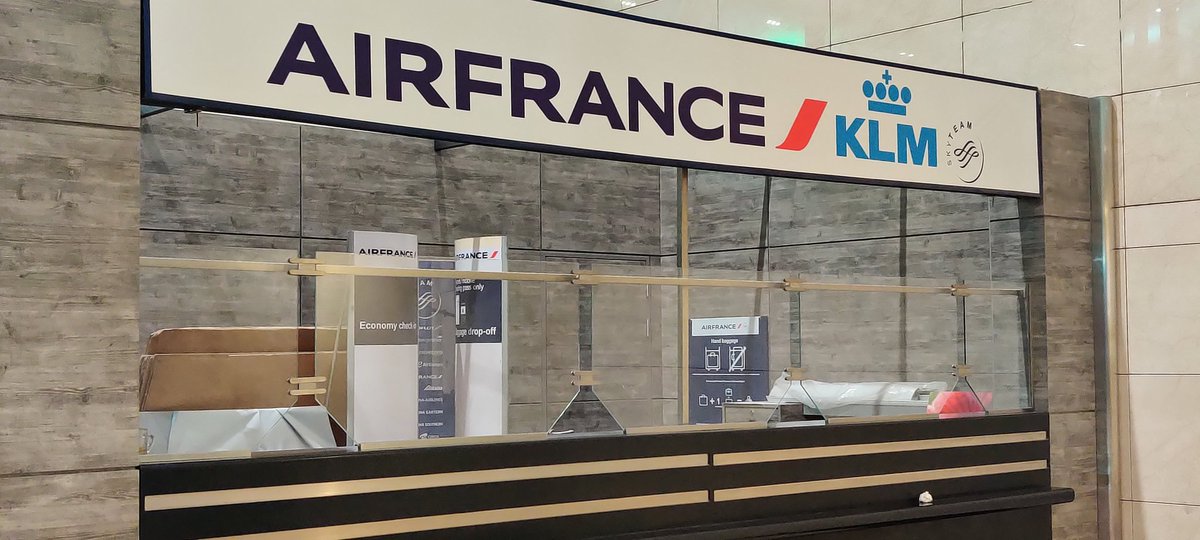 nvarteaga's tweet photo. Stuck in #cairo please help us out @airfrance. The AirFrance office has been closed for a few months according to the people here and can't get a hold of an online representative. #hungry #sleepy #tired #disappointed #airfrance https://t.co/iq7Ly3J1eU