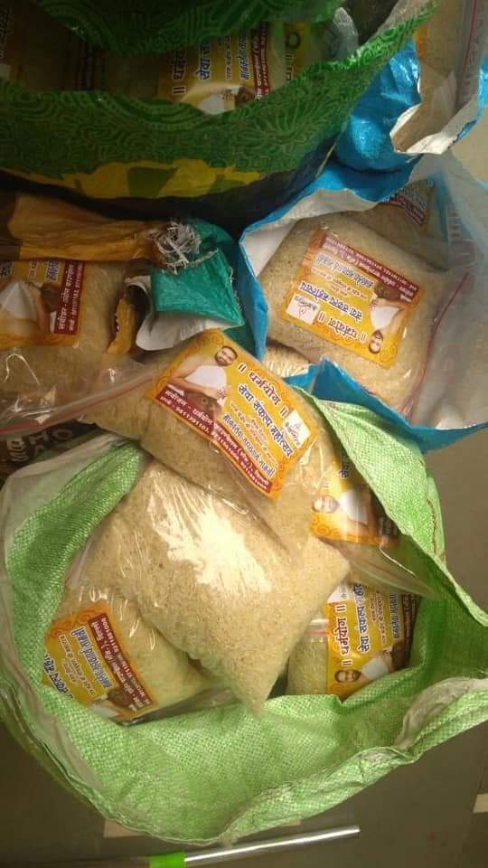 dharmyogNGO's tweet photo. आज #WorldFoodDay पर श्री @yogbhooshan जी महाराज की प्रेरणा से @dharmyogNGO के संयोजन में निराश्रित एवं ग़रीब बंधुओं में खाद्यान्न सामग्री का वितरण किया जा रहा है !
हम संकल्पित हैं कि हमारे देश में
ना कोई भूखा सोए ,
ना कोई भूखा रोए ..!
#विश्वखाद्यदिवस #dharmyog #help https://t.co/OVuJ4N2EZ3