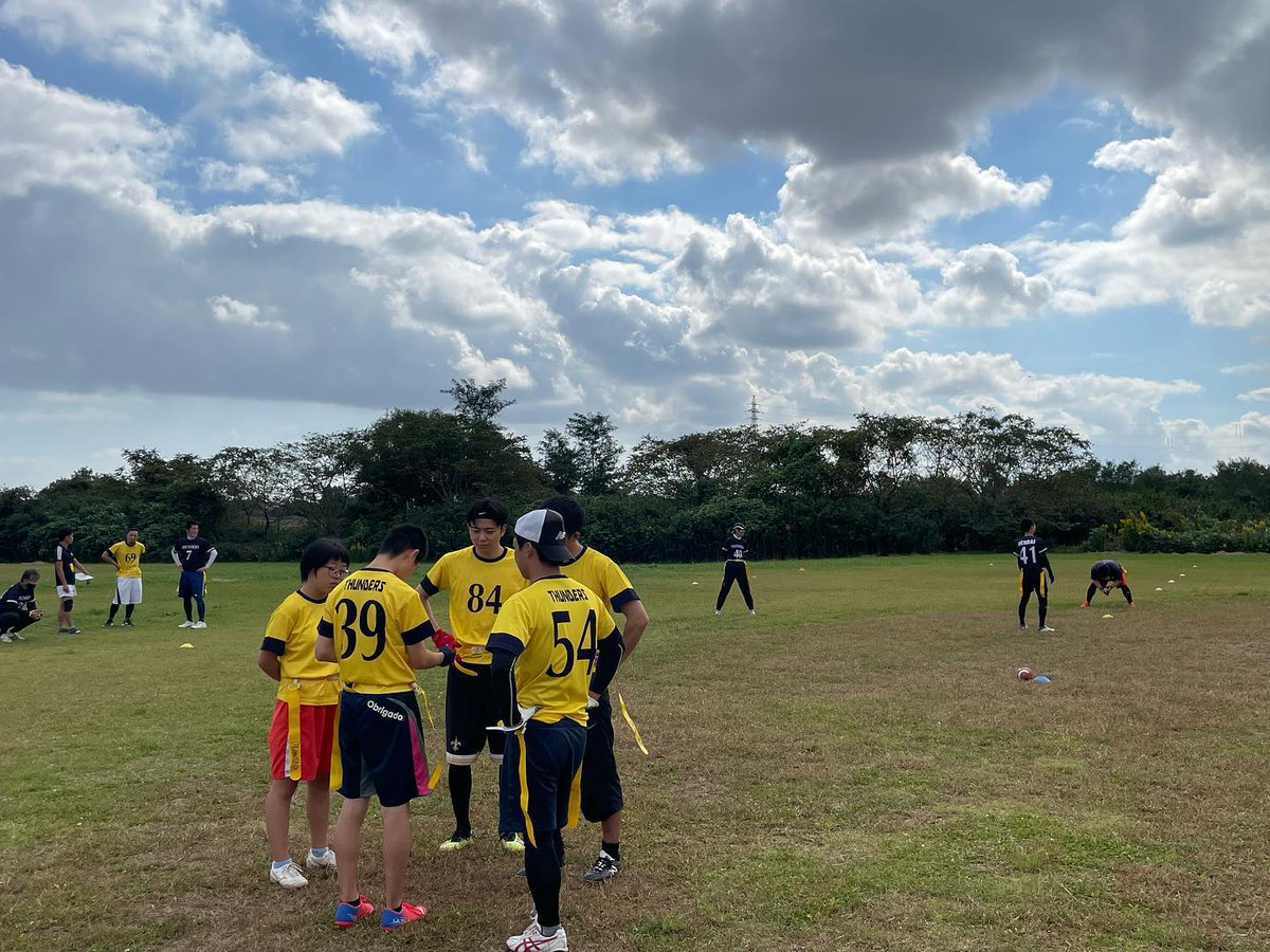 SNDthunders's tweet image. 今日は久しぶりの紅白戦でした。
特別ルールで、「1プレーごとにQBを変える」縛りでやってみました。
普段QBをやらないメンバーもたくさんQBをやることができ、かなり楽しかったです。 …instagram.com/p/Cjwnh3LpM5D/