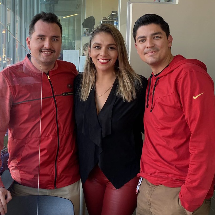 CarlosYustisTV's tweet photo. Feliz cumpleaños @mayralgomez sigue brillando con esa luz que te caracteriza! Te admiro y estoy muy orgulloso de ti amiga 🙌🏼🙌🏼 sigue rompiéndola!! #tourmay https://t.co/o5e66MfeBB