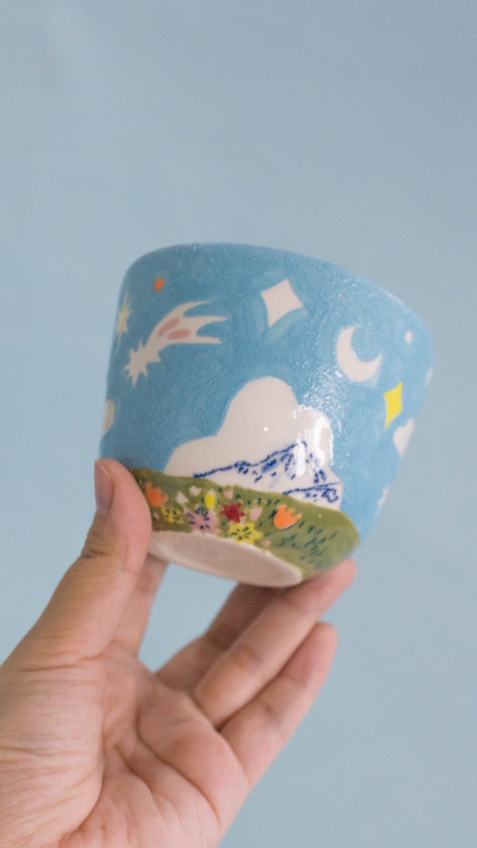 _soonthemoon's tweet photo. Made a cup inspired by the star lake in howl’s moving castle !! 🥹✨ https://t.co/GiYIYCNWUz