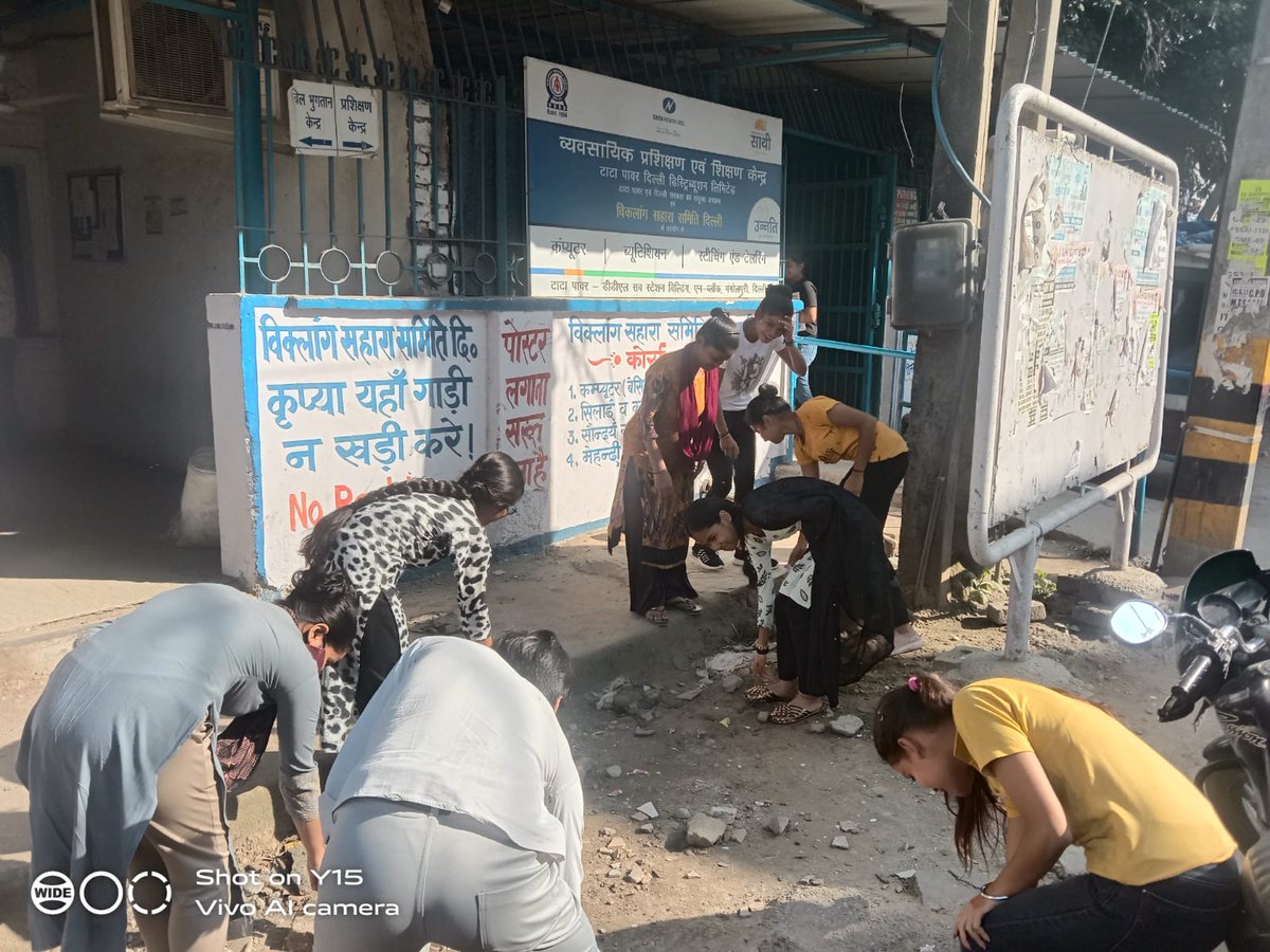 स्वच्छ भारत अभियान के अंतर्गत स्वच्छता जागरूकता रैली एवं कार्यशाला का आयोजन
जिलाधीश कार्यालय ,जिला उत्तर- पश्चिम के निर्देश पर  मंगोलपुरी दिल्ली में जागरूक एवं सफाई अभियान चलाया बच्चों का सहयोग सहरानीय रहा
 <a href="/LtGovDelhi/">LG Delhi</a> <a href="/MCD_Delhi/">Municipal Corporation of Delhi</a>  <a href="/DM_NorthWest/">District Magistrate/DEO, District North-West Delhi</a> <a href="/yadav_cheshta/">Cheshta Yadav</a>