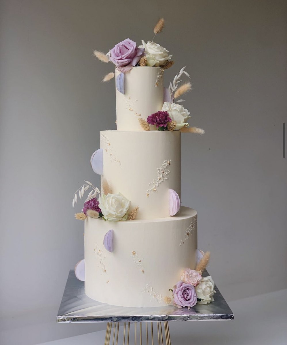 aqlznl's tweet image. A thread of Wedding Cakes idea from Instagram you might like 💓