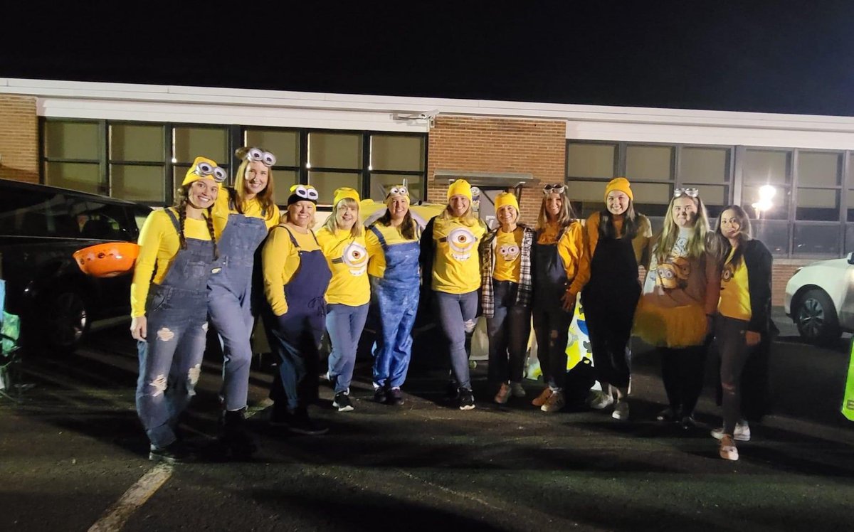 MrsDummeldinger's tweet photo. McGalliard is one in a minion!!! Happy Trunk or Treat! 💙💛 @htsd_mcgalliard @WeAreHTSD https://t.co/srJFFRc6kR