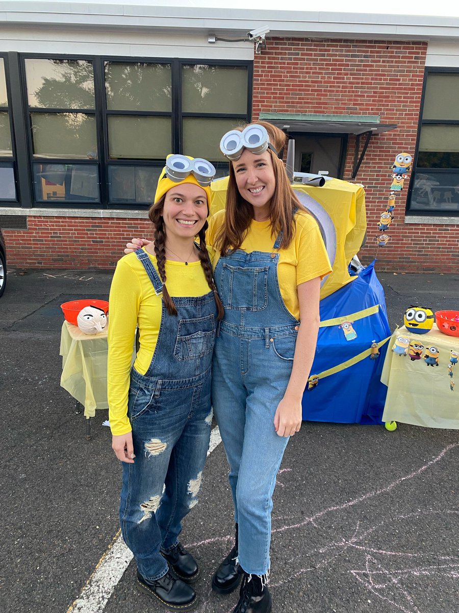 MrsDummeldinger's tweet photo. McGalliard is one in a minion!!! Happy Trunk or Treat! 💙💛 @htsd_mcgalliard @WeAreHTSD https://t.co/srJFFRc6kR