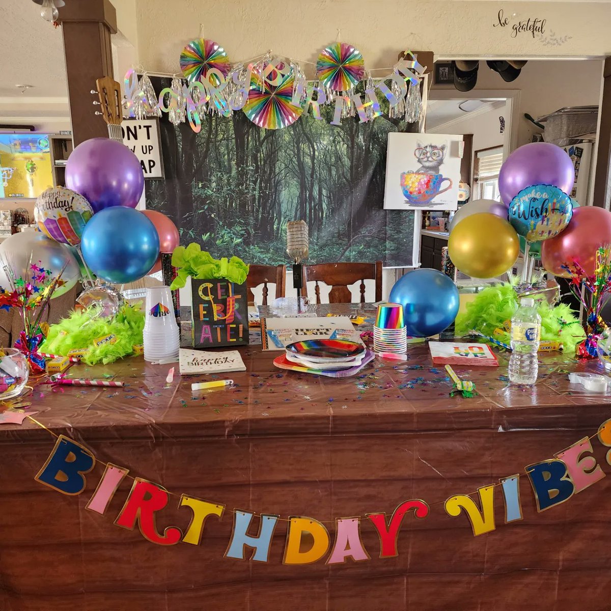 Lil_MissLiving's tweet photo. This year my mom threw me a GMM themed party! 😭❤️ @Mythical #goodmythicalmornimg #gmm https://t.co/sDJod5Hy90