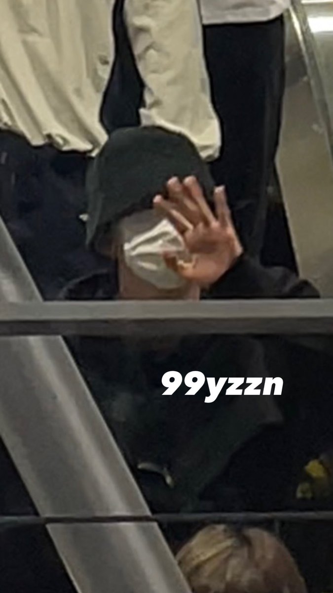 99yzzn's tweet photo. 221016 NRT 출국♡(^ ̳• ·̫ • ̳^)♡
#투모로우바이투게더  #TXT           
#TOMORROW_X_TOGETHER
#연준 #YEONJUN #ヨンジュン https://t.co/8WDmiadxI7