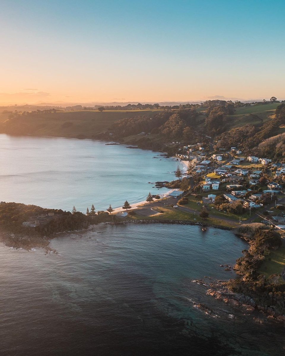 Less stress, more sleepy towns and if you are lucky, some surf.👌🏽 📍Boat Harbour Beach 📷 IG/masondoherty.co #DiscoverTasmania