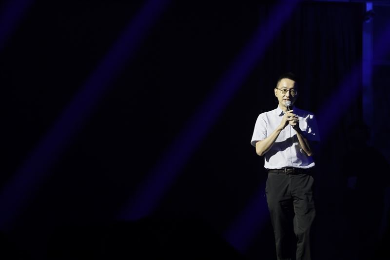 「我想說，其實你很好，你自己卻不知道。」

昨天羅一鈞參加了北流的「愛之日常音樂節」，選了梁靜茹的《暖暖》演唱，很多人不知道為什麼。

這是因為羅一鈞已經關心HIV患者超過20年，他希望透過這次疫情，再次提醒大家，錯的是病毒，不是人，我們都要繼續愛著彼此。

知道原因之後，再聽聽到哭😭