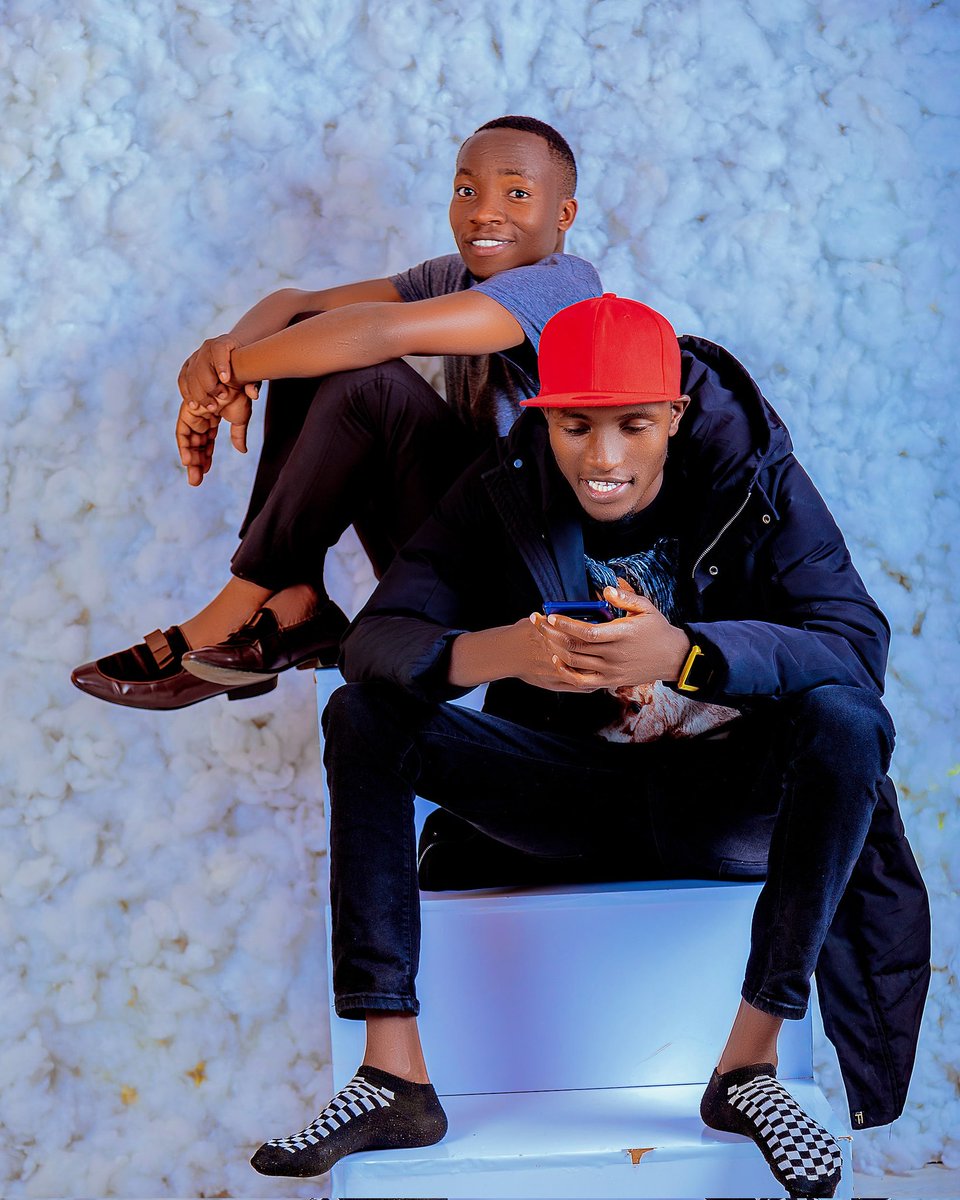OfficioManSango's tweet photo. Ukishatuma fare tulia  bro. One question after 3 hours is enough 😀, to avoid heart damage. Just ask "Beb, unakuja au umeisosi? 😀😆😂. 
Watch my latest hit song 👇
Link :https://t.co/ljAE8JIRwI
 Wale mmetumiwa fare msi-isosi tafadhali😋 😅😅
#omwanabwesaloon #mrm4life
#gainwith https://t.co/8sALJ7vNzs