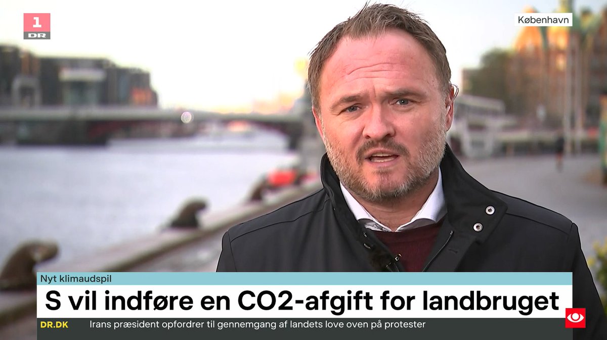 DenGroenneUng's tweet photo. ET KLIMAVALG ER ET LANDBRUGSVALG 
@Spolitik har indset, at en grøn og refærdig omstilling kræver, at landbruget selv betaler for dets forurening. 

Man kan ikke være statsministerkandidat i 2022 uden at komme med seriøse svar på landbrugets omstilling, @JakobEllemann @SorenPape https://t.co/MCy4pcr641