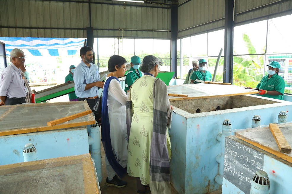Cbc_Durg's tweet photo. On 2nd day of National Level Workshop on Swachh Survekshan Grameen 2023 #SSG, Secretary, DDWS @mahajan_vini with her team visited distts. of Kancheepurem & Chengalpattu #TamilNadu to observe various arrangements of #solidliquidWasteManagement
#swachhbharatmissionGrameen #ODFPlus https://t.co/tqDsL8yVjK