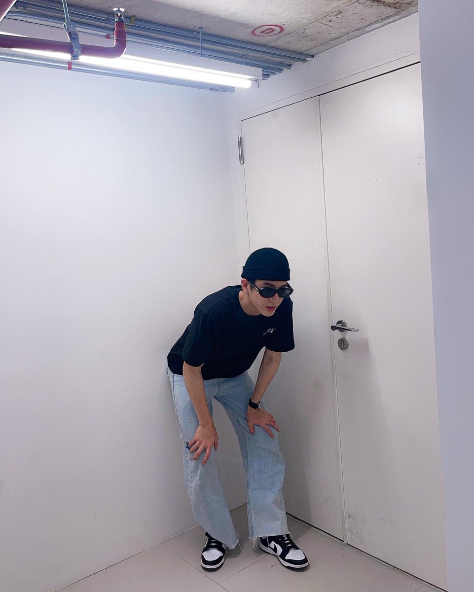 Sea_tawinan's tweet photo. J = 🕶️ Love SunGlasses Thx https://t.co/yQut7xReM5