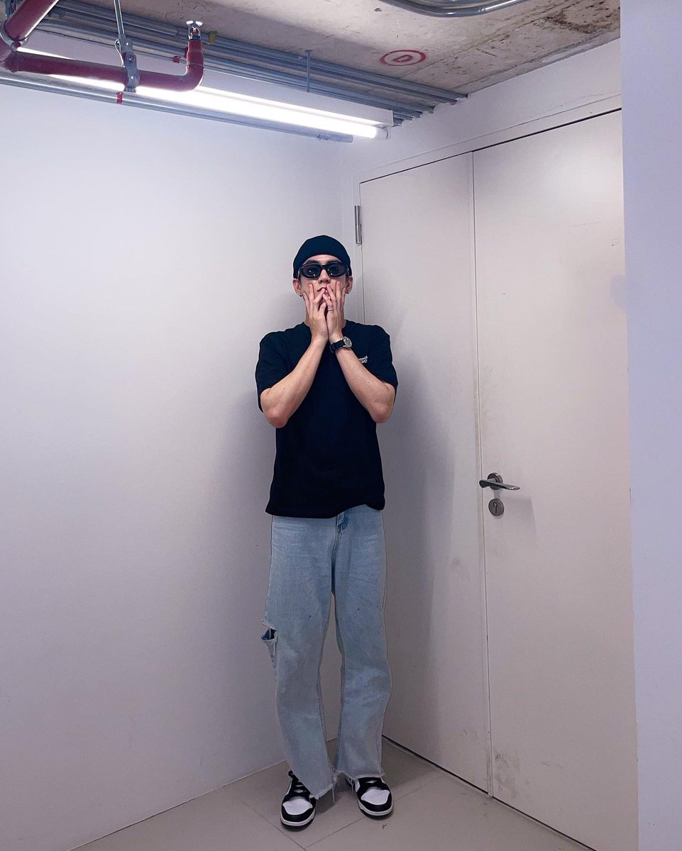 Sea_tawinan's tweet photo. J = 🕶️ Love SunGlasses Thx https://t.co/yQut7xReM5