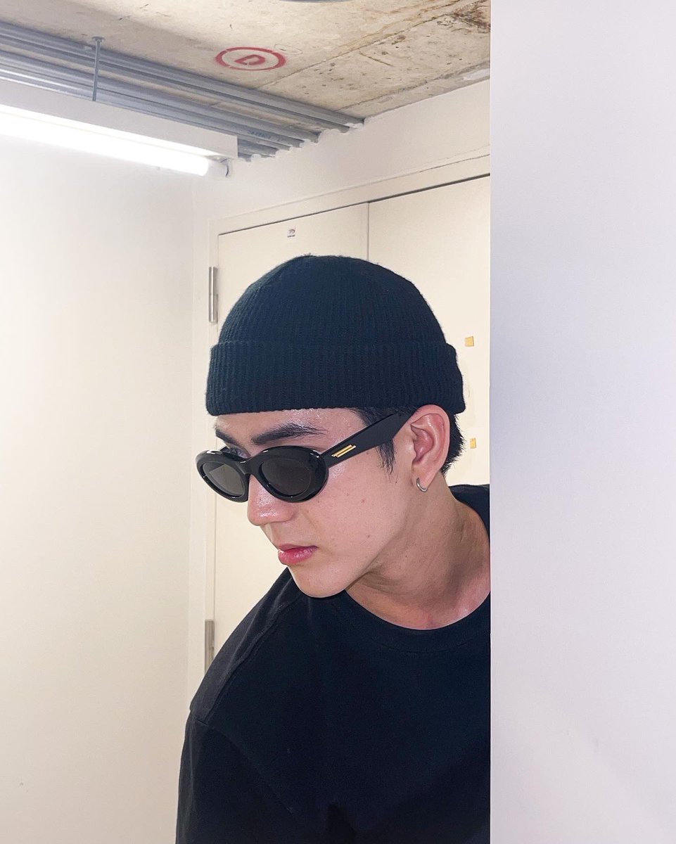 Sea_tawinan's tweet photo. J = 🕶️ Love SunGlasses Thx https://t.co/yQut7xReM5