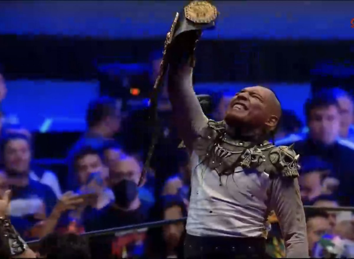 Hijo Del Vikingo retains the AAA Mega Championship!! That was incredible!!

#Triplemanía30 #TriplemaníaXXX