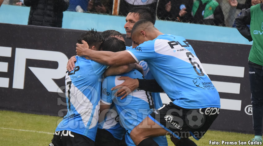 SoloAscenso's tweet image. #PrimeraB | #VSC #VillaSanCarlos | No se rinde: el Cele borró al Quemero y pasó a semis. dlvr.it/Sb8hfb