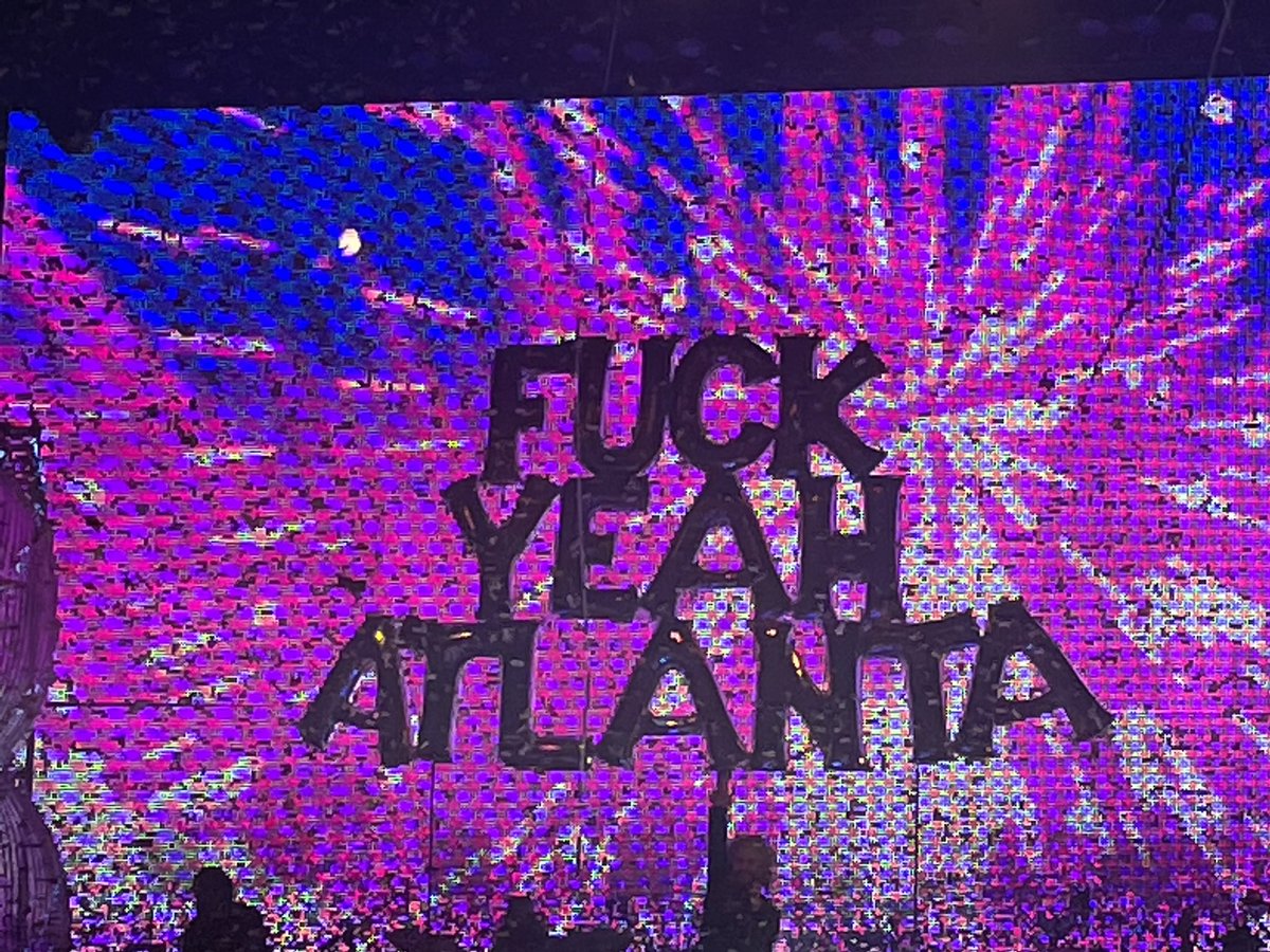 The ⁦<a href="/theflaminglips/">The Flaming Lips</a>⁩ are a gift. Such a positive, life-affirming show tonight in ATL. Thank you.