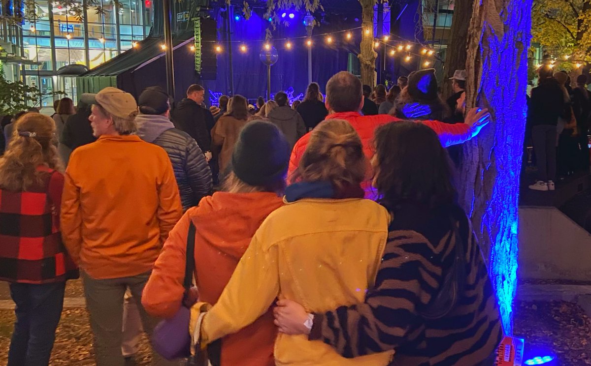 Last of my shows for 2022. <a href="/KurtVile/">Kurt Vile</a> 🙌🏻 <a href="/TheWarholMuseum/">The Andy Warhol Museum</a> #Pittsburgh #livemusic