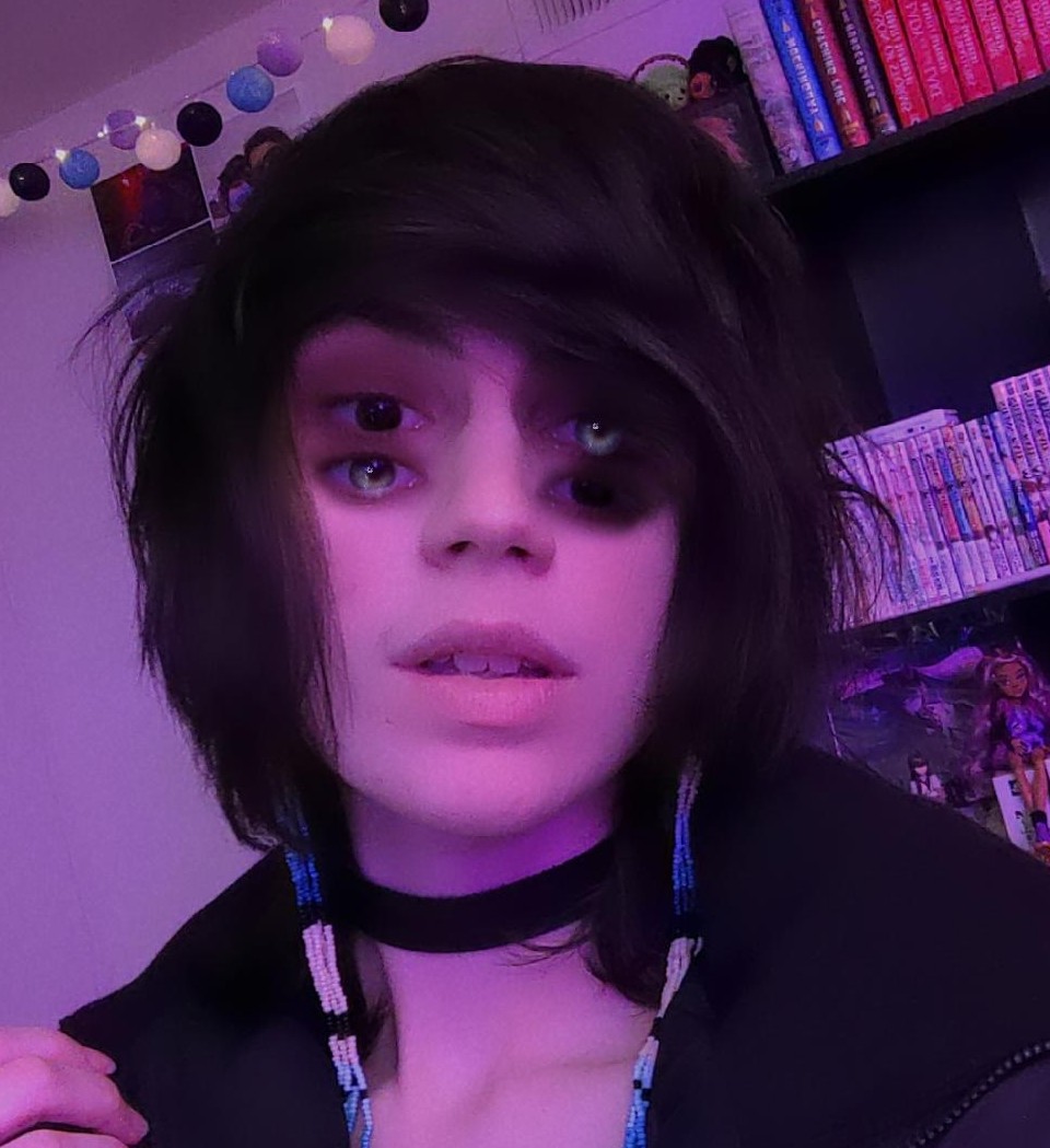 Astriferas's tweet photo. shout out to Clawdeen on the shelf behind me
#monsterhigh https://t.co/MdXGgbC1ej
