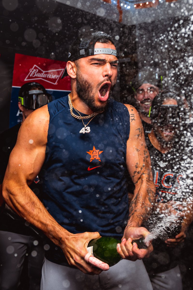 astros's tweet photo. POP THOSE BOTTLES. https://t.co/h7dmPJX6Im