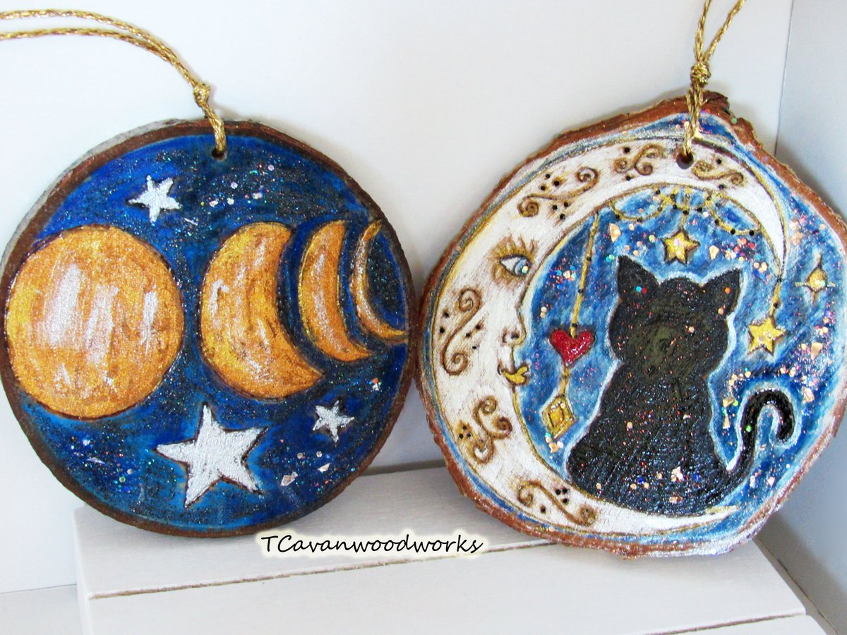 tammycvanaugh's tweet photo. Celestial moon and stars and black cat art on wood 
#blackcat #MoonPhase #Halloween #moonlovers #catlovers #Celestial #etsyshop #mooncat #moonface https://t.co/ZseNyr5fgZ