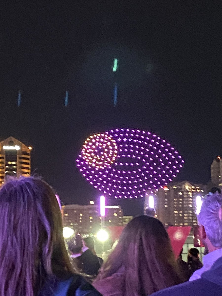 ArtsWave's tweet photo. Capping off Saturday evening’s @BLINKcincy with an amazing @altafiber drone show! #CincyArts https://t.co/hoRz9wrVxb