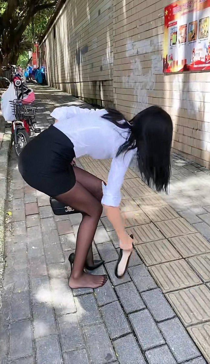 LauraAl97643610's tweet photo. 为什么两性关系中：大部分男人玩不过女人？
很简单，这跟一个女人习惯性动作有关，那就是在你们发生争执的时候，她会经常删���拉黑你。这就相当于给你表明一个态度，我愿意冒着失去你的风险来驯服你。
#内蒙古   #包头 https://t.co/ZmkfNQbqec