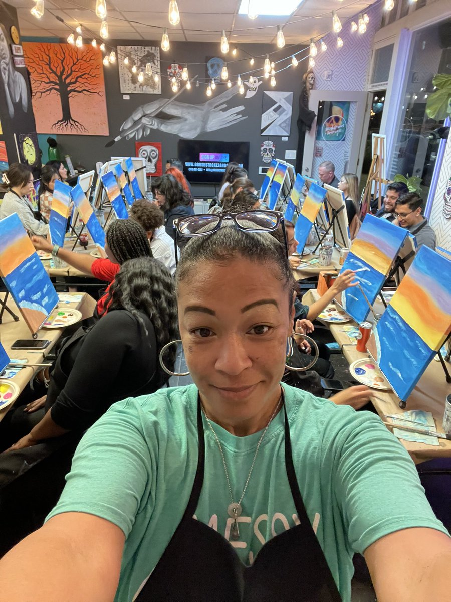 EnlightenedAunt's tweet photo. Even on a rainy night, we’re having a blast tonight!
#PaintNightWithTam
#YourFavoriteAuntie https://t.co/oTnRyFy4I7