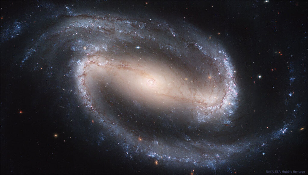 jacuartero's tweet photo. Barred Spiral Galaxy NGC 1300  https://t.co/I71GZIukku https://t.co/F8LrF8RizH