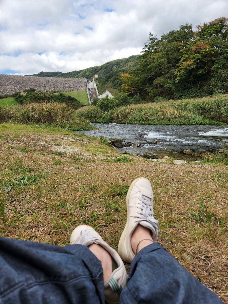 CAMPDIY28's tweet photo. ワークマンの鍛造ペグのお試しで久々登場ワンポールテント。
鍛造ペグってすごいんですね😂
初めて使いましたが、さくさく入ってくれます！
今日もとてもちるいですね☕

#camp #daycamp #coffee #outdoor #logos #Coleman #キャンプ #デイキャンプ #コーヒー #キャンプ好きと繋がりたい https://t.co/PgsFHKyJbA