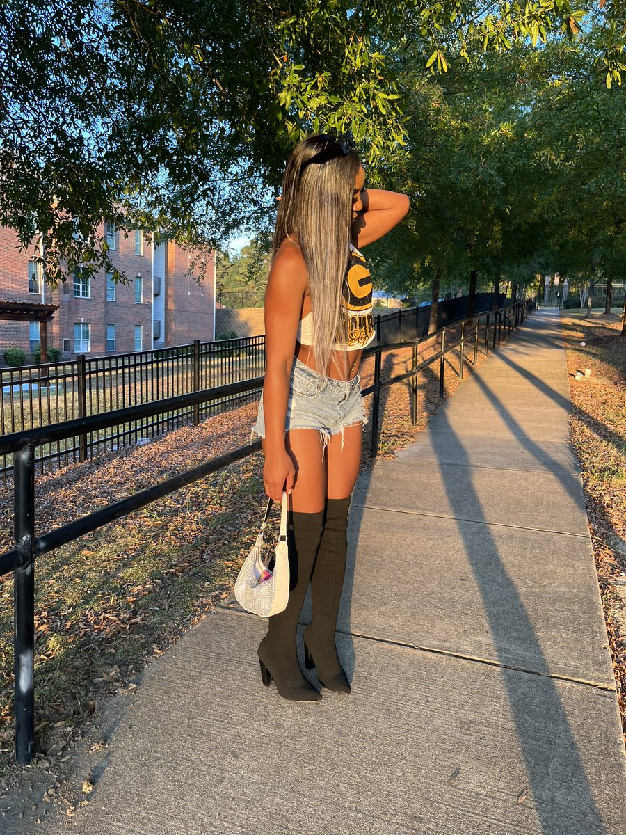 _lanilanii's tweet photo. Grambling girl 🐯🖤 https://t.co/H2mUKrFa1A