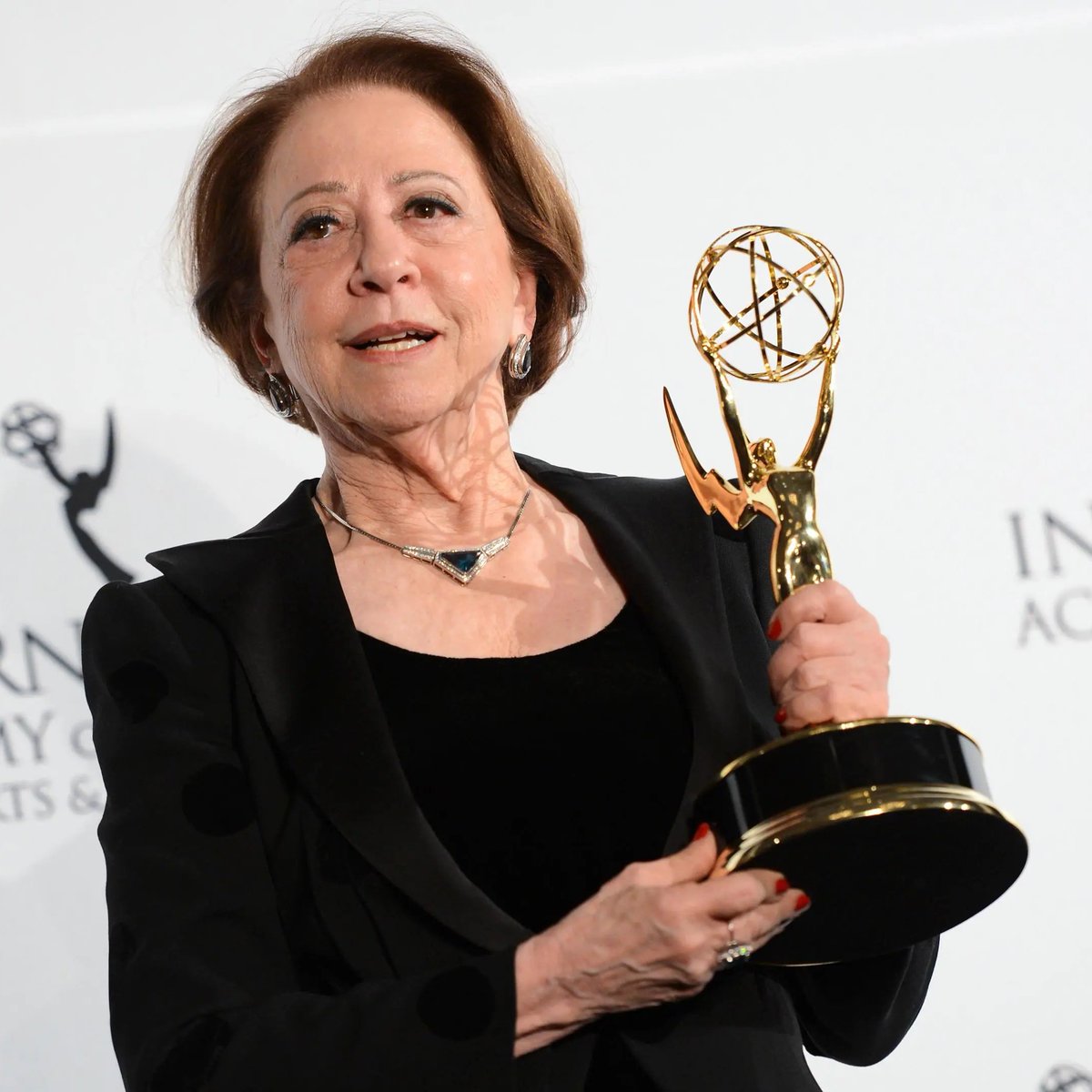 Fernanda Montenegro, uma das maiores atrizes da história do Brasil, completa hoje 93 anos.

Vencedora de um Emmy Internacional, ela é a única brasileira a ser indicada ao Oscar de Melhor Atriz por “Central do Brasil” e foi eleita imortal pela Academia Brasileira de Letras.