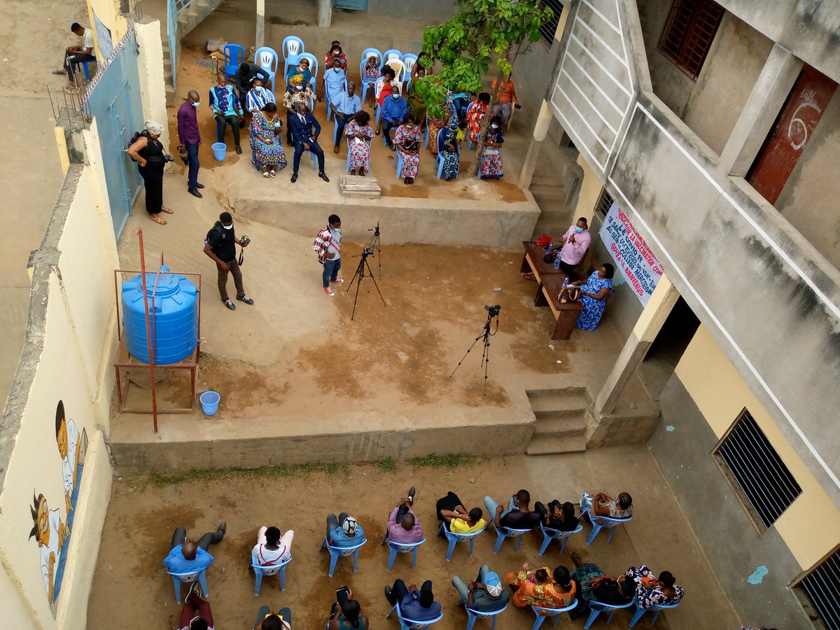 cesd_rdc's tweet photo. Il s'est tenu le samedi 1er Octobre 2022 à Selembao, un débat public et ouvert entre la population et un expert de santé publique dans le but d'accroître l'engagement de la population envers la vaccination contre le Covid, organisé par le CESD Consulting avec le soutien d'OSISA https://t.co/0riDkhmmjh