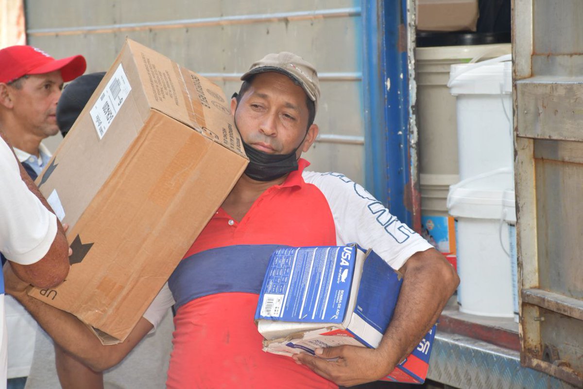 _LaAvanzadora's tweet photo. Las políticas educativas impulsadas por el Pdte. @NicolasMaduro llegaron a Las Tejerías con la dotación de materiales para la rehabilitación de la EBNR Leonardo Ruiz Pineda.

@delcyrodriguezv
@MPPEDUCACION https://t.co/uvdMvbt0Nm