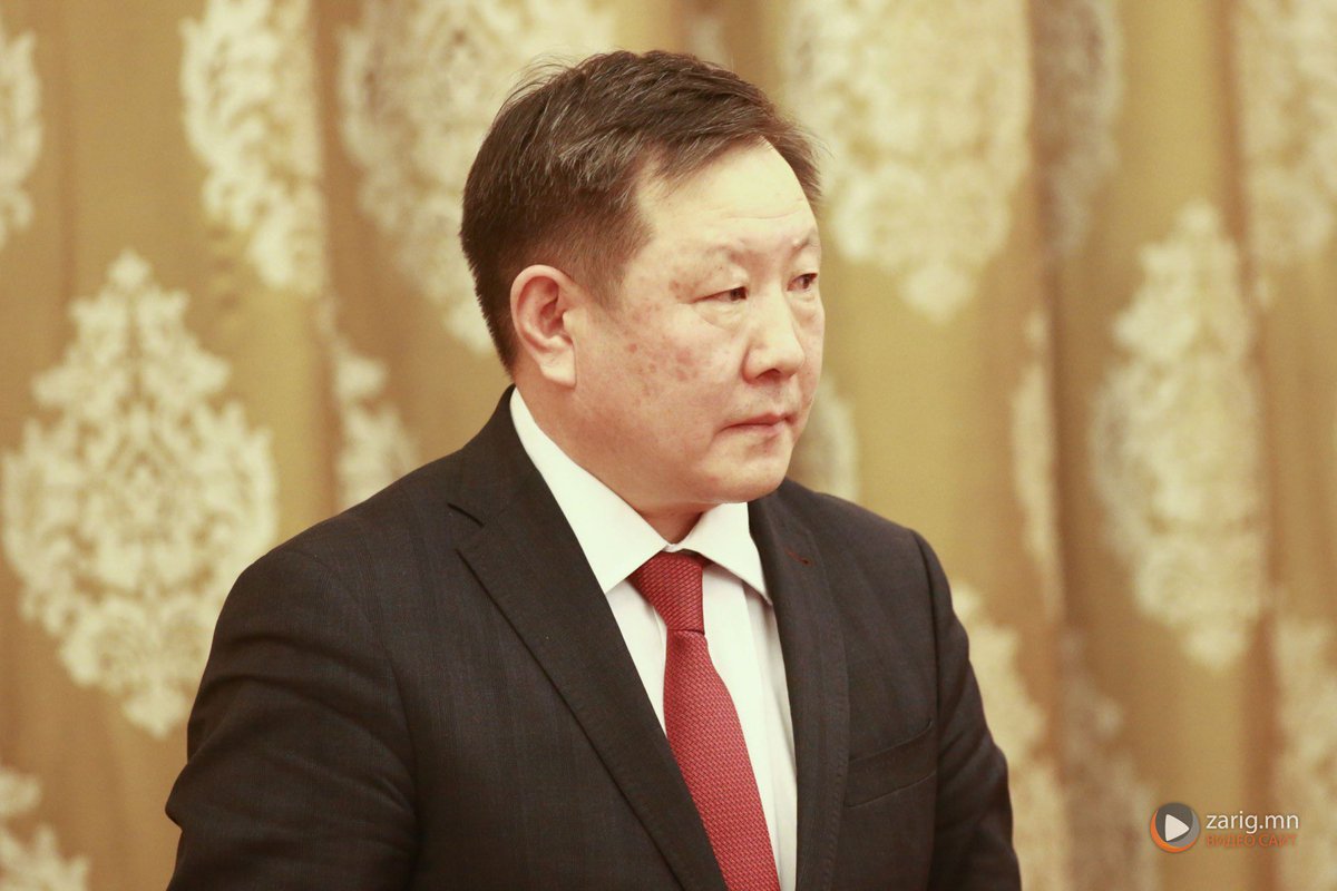 УБ-Дарханы авто замын эхний хоёр эгнээ бүрэн холбогдоход 12 км зам үлджээ. Сайн муугаараа хэлүүлээд энэ хүний гавьяа их бий дээ. Дарханы зам дээр НАМАРЖЛАА ш дээ дэд сайд Л.Халтар…