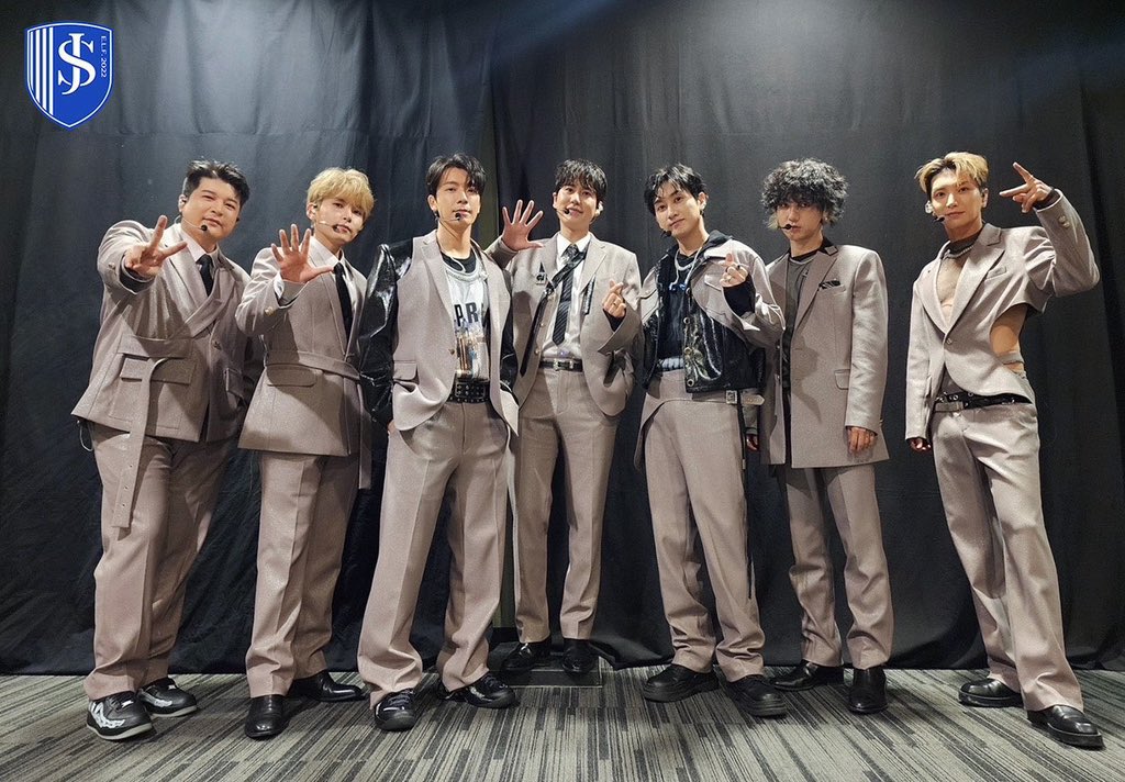 1986L_'s tweet photo. I love u guys💙 #SUPERJUNIOR @SJofficial https://t.co/IOv2H3TWTr