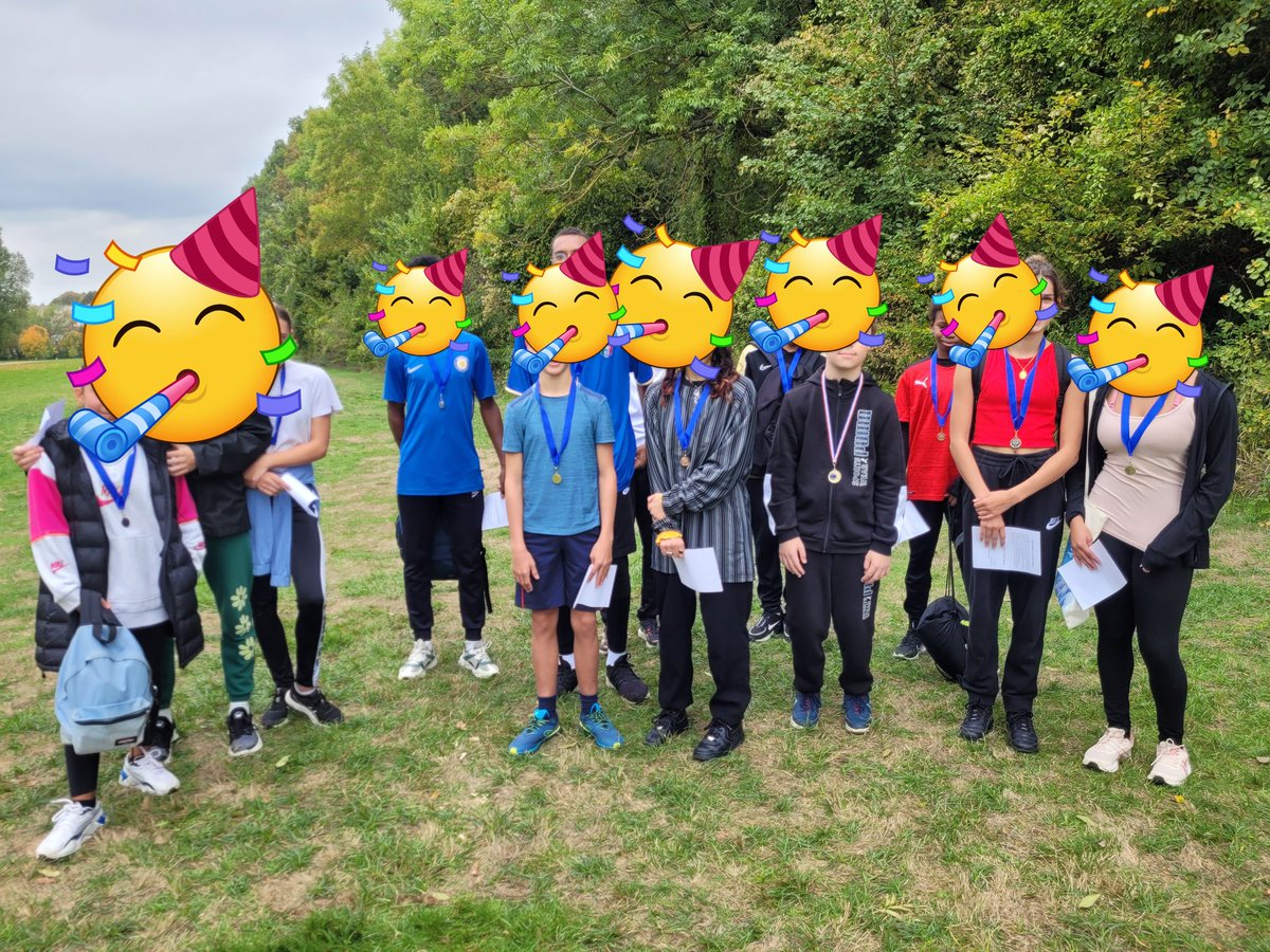 EliseBRULTEY's tweet photo. Cross au collège, matinée parfaite : soleil, implication, organisation, solidarité, inclusion, émotion. La joelette a permis à tous de participer #pei77 ! @AcCreteil @dsden77 https://t.co/7AnyavHJ7r