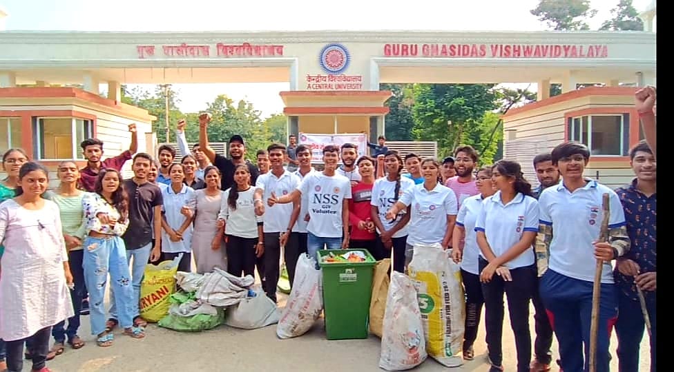 _NSSIndia's tweet photo. NSS Volunteers of @nssggcuCG took part in the  Clean India campaign &amp; collected 250Kgs single use plastic.
#CleanIndia2 #SwacchBharat2022
@ianuragthakur @Anurag_Office @NisithOffice @YASMinistry @sanjayjavin @NITKM2021 @pankajsinghips @pibyas @swachhbharat @PMOIndia @narendramodi https://t.co/zNSnUGUjOQ