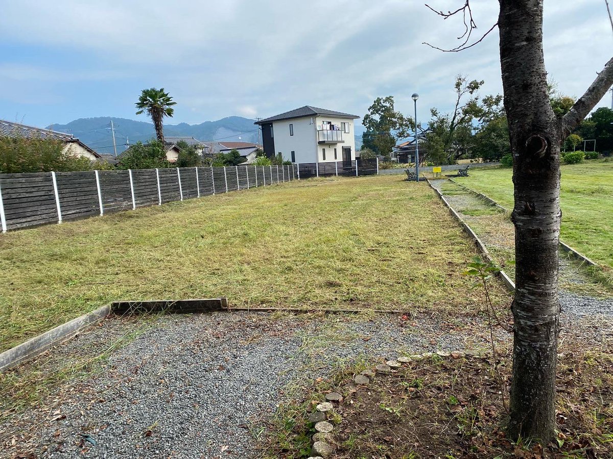 shigebay's tweet photo. 多くの方にご協力いただいたおかげで、大変キレイになりました。
今月末に控える立石小学校との共同授業もいい形で臨めそうです。

#頓田の森 
#頓田の森平和花園 
#頓田の森の悲劇 
#jci朝倉 
#朝倉青年会���所 
#青年会議所 
#立石小学校 
#蚊取り線香が必要 https://t.co/tVZGOyF3OQ