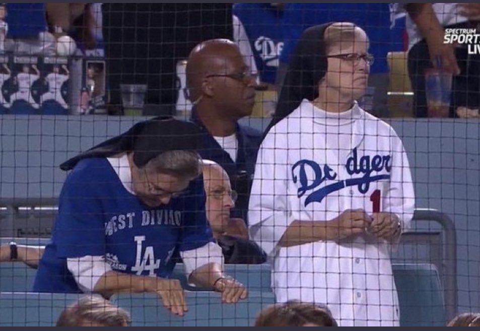 robotspencer's tweet photo. Me in the 7th #dodgers #padres #NLDS #NLDSGame4 #GoDodgers #DodgersNation #dodgersvspadres https://t.co/YHyF6ZzYVH