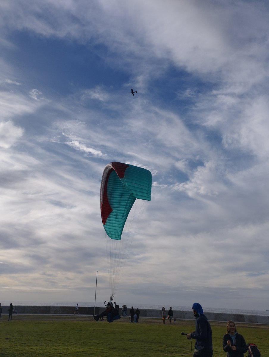 TandemFlightCo's tweet photo. Come Tandem Paragliding with us in Cape Town, we fly daily from Signal Hill. To book a flight WhatsApp or call us on: +27 625017847 #southafrica #capetown #tablemountain #signalhill #lionshead #capetownadventures #capetownguide #capetownlife #allweathersport #instagramcapetown https://t.co/j1OaIOdTCw