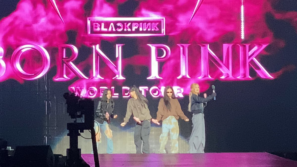 blackpinkbabo's tweet photo. BORN PINK SOUNDCHECK DAY 2 💖 https://t.co/hOWC2H8Xl4