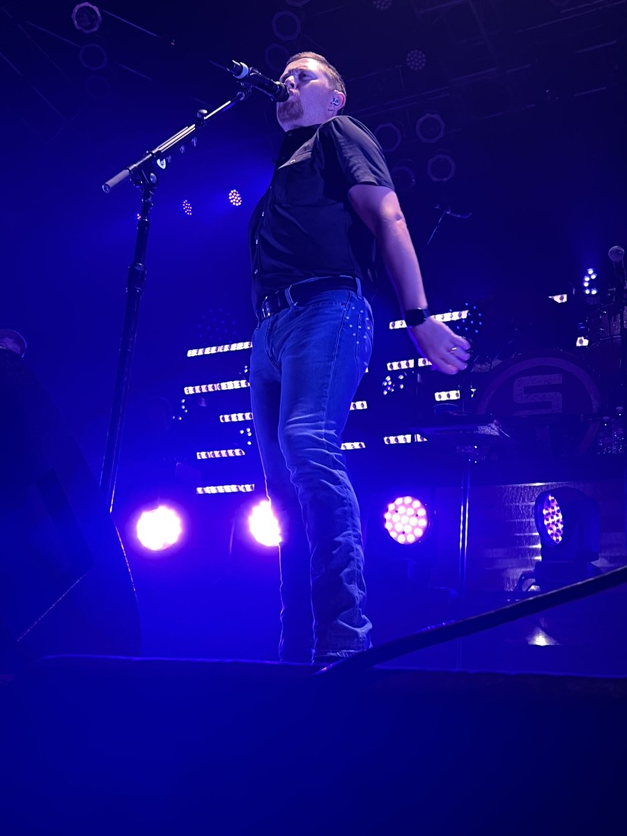 Beckers1982's tweet photo. So happy I was able to make it to the last show before your paternity leave 🥹 you put everything you had into this show &amp; the crowd ate it up. It’s been so fun watching you grow &amp; become the amazing performer you are, becoming a husband &amp; soon to be father. So so proud of you ❤️ https://t.co/z31nKs5hYD