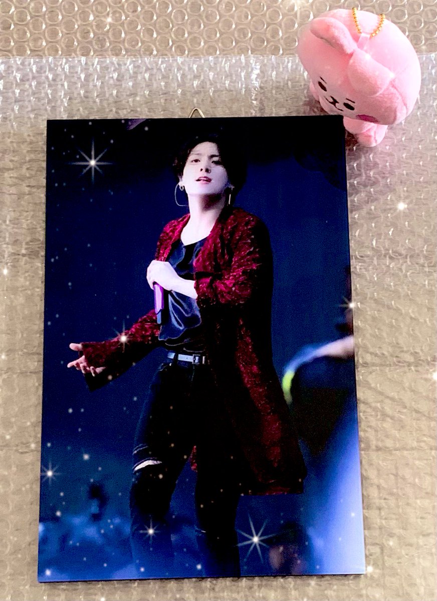KmpaUjgd4's tweet photo. なんと...！👀
グクセンイル🎂のハッシュタグイベントに当選して素敵なジョングクが届きました😭💜
クキもうっとりするくらいの美しさ🫠💕

@garcon1997 님
@garcon1997_jp 様
素敵なイベントを企画してくださりありがとうございました🙏✨
またカフェイベントや展示会の開催を楽しみにしています🥰🫰 https://t.co/4SrlOfciWg