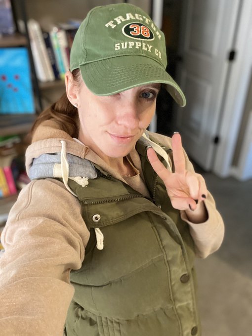 Here&rsquo;s me IRL in case you were wondering what I look like WITH clothes on. 🤣☺️✌️ https://t.co/CZCJCK<a href="/tag/pussy"class="tags"><span>#pussy</span></a><a href="/tag/milf"class="tags"><span>#milf</span></a><a href="/tag/of"class="tags"><span>#of</span></a><a href="/tag/poly"class="tags"><span>#poly</span></a><a href="/tag/onlyfans"class="tags"><span>#onlyfans</span></a>