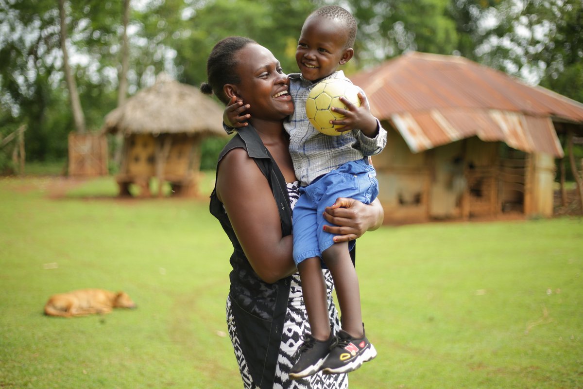 JhpiegoKenya's tweet photo. 4 in 5 of the 602,000 malaria deaths in Africa in 2020 were children under 5, like Jeremy in Kenya. Our project @Impact_Malaria supports Kenya's malaria control programme (@DNMPKenya ) to train health providers to diagnose and treat babies like Jeremy. #PortraitsofImpact https://t.co/yErbU3489v