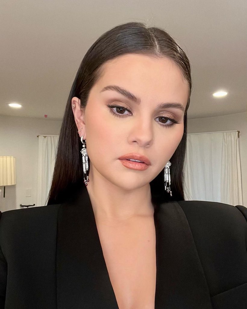 rosietonic's tweet photo. Selena Gomez, es y será SIEMPRE, la mujer más poderosa e influyente de su generación. UNA REINA https://t.co/QFABgdPrQU