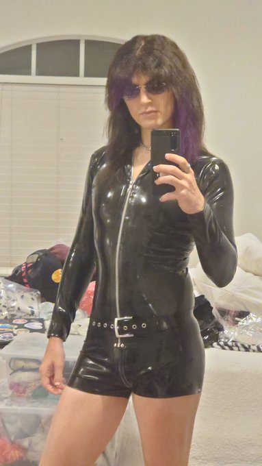 Serving latex https://t.co/tNouaPqiyf